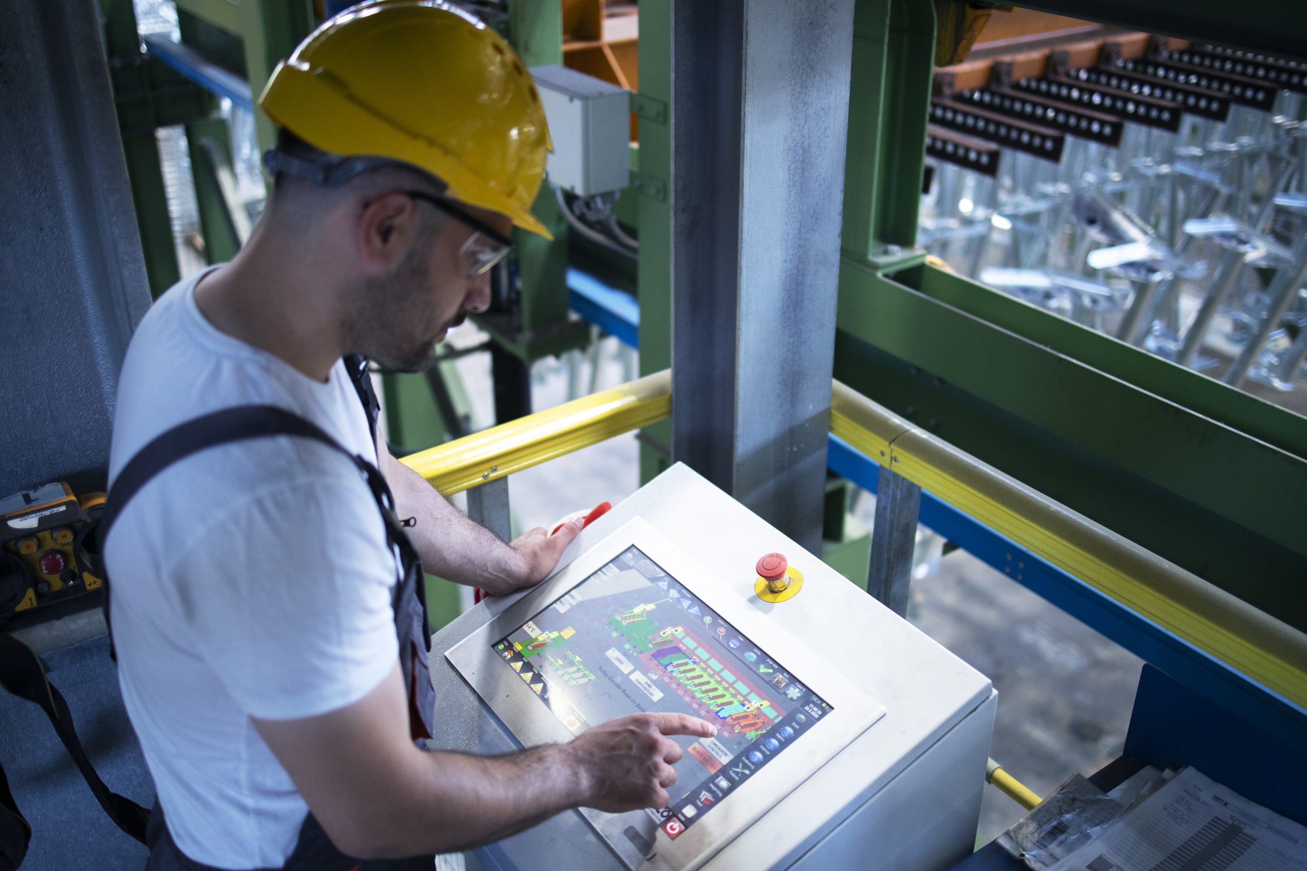 25-years-of-industrial-experience with industrial monitors